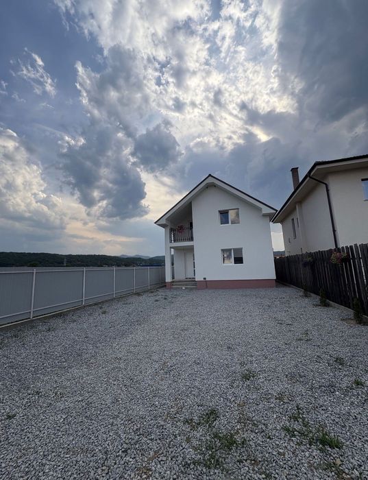 Casă individuală semifinisată în Gilău zonă centrală preț 159000 €