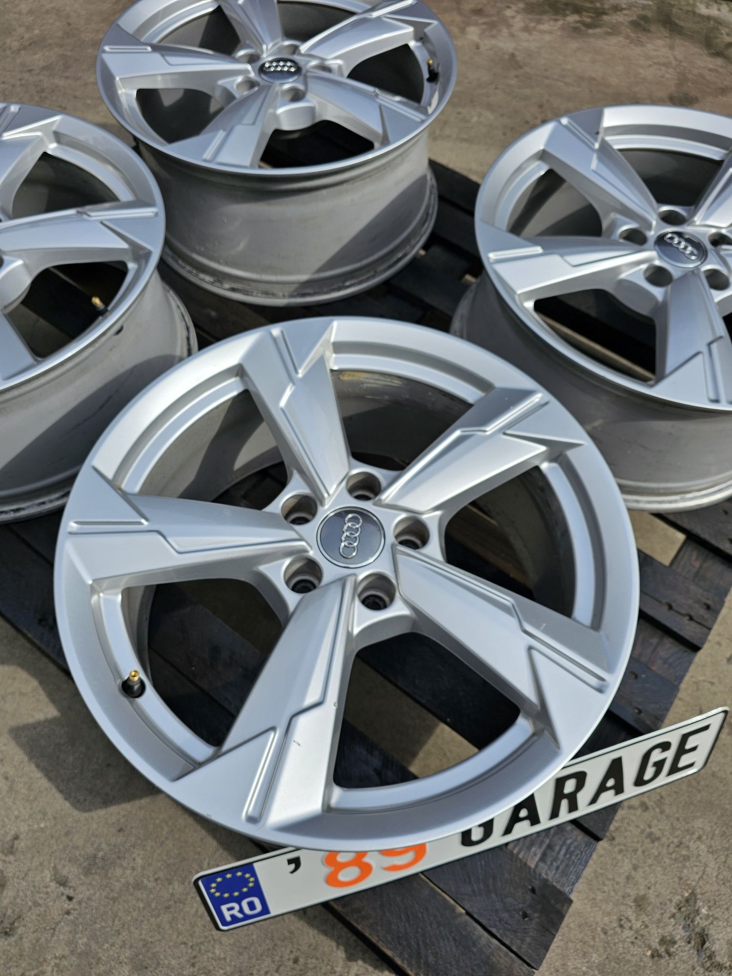 Set jante Audi originale R18 , 5x112 (modelul NOU) stare perfecta