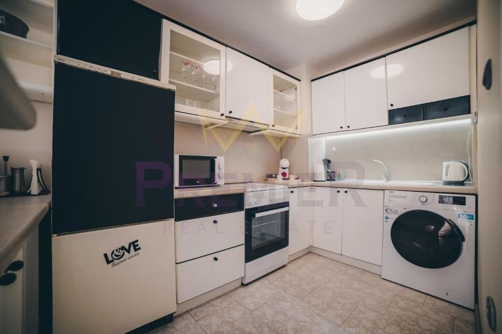 Дава се под наем Тристаен апартамент в Варна, Център - 90 кв.м за 765 € - Снимка #1