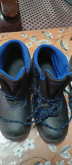 Продам рабочие ботинки размер 41-42