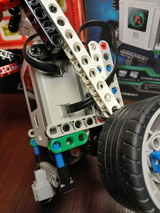 Abilix Krypton занимателен робот за програмиране.