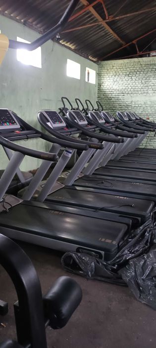 Aparate sala fitness complecta echipamente profesionale premium