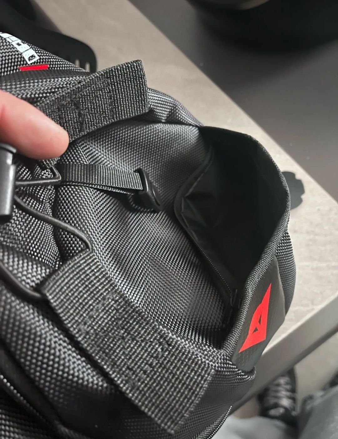 Geanta moto/borseta picior Dainese legbag(HONDA,YAMAHA,SUZUKI,KAWASAKI