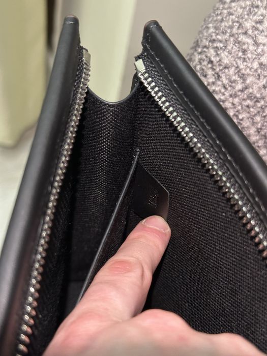 КАТО ЧИСТО НОВ Louis Vuitton Clutch