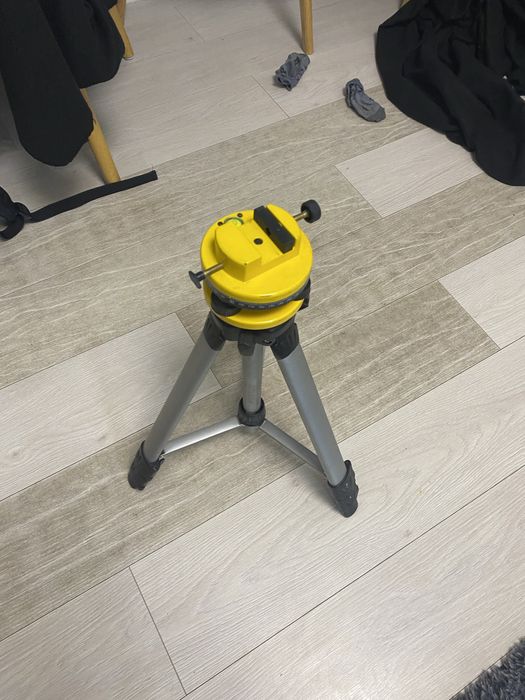 Trepied de Nivela German ca nou Metalic