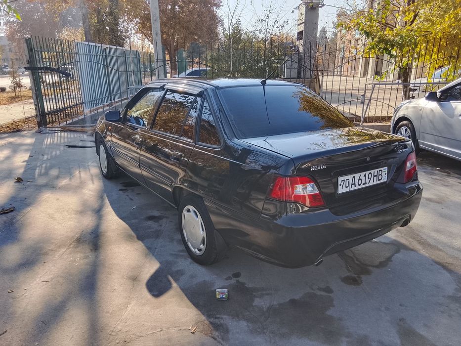 Nexia 2 yurib turgan moshina