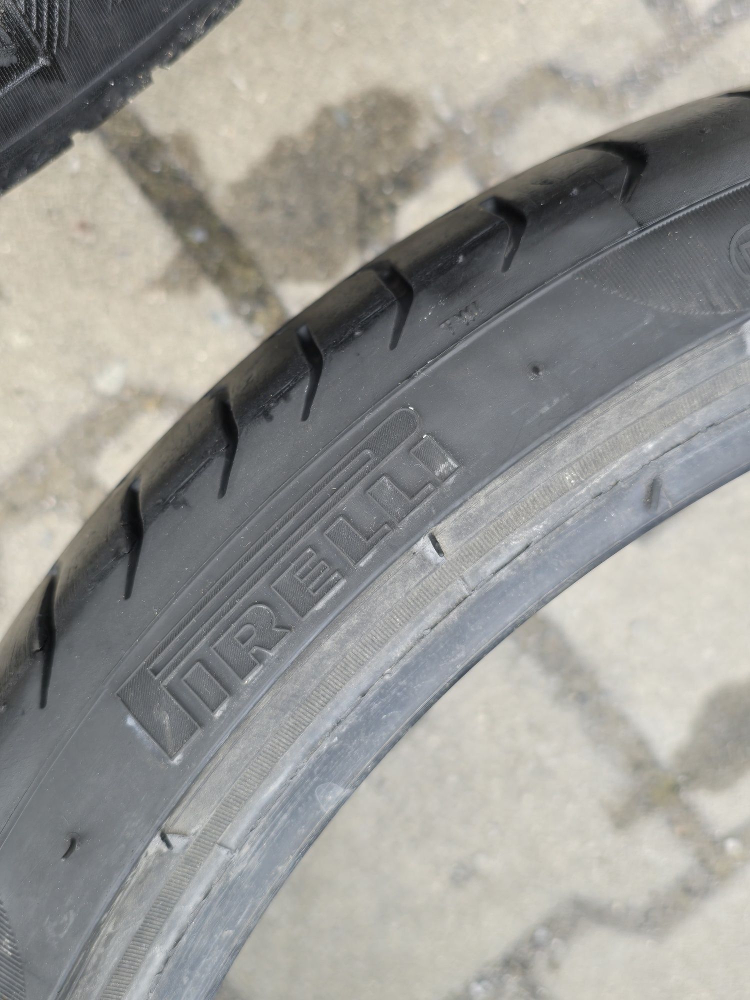 235 35 19 Pirelli