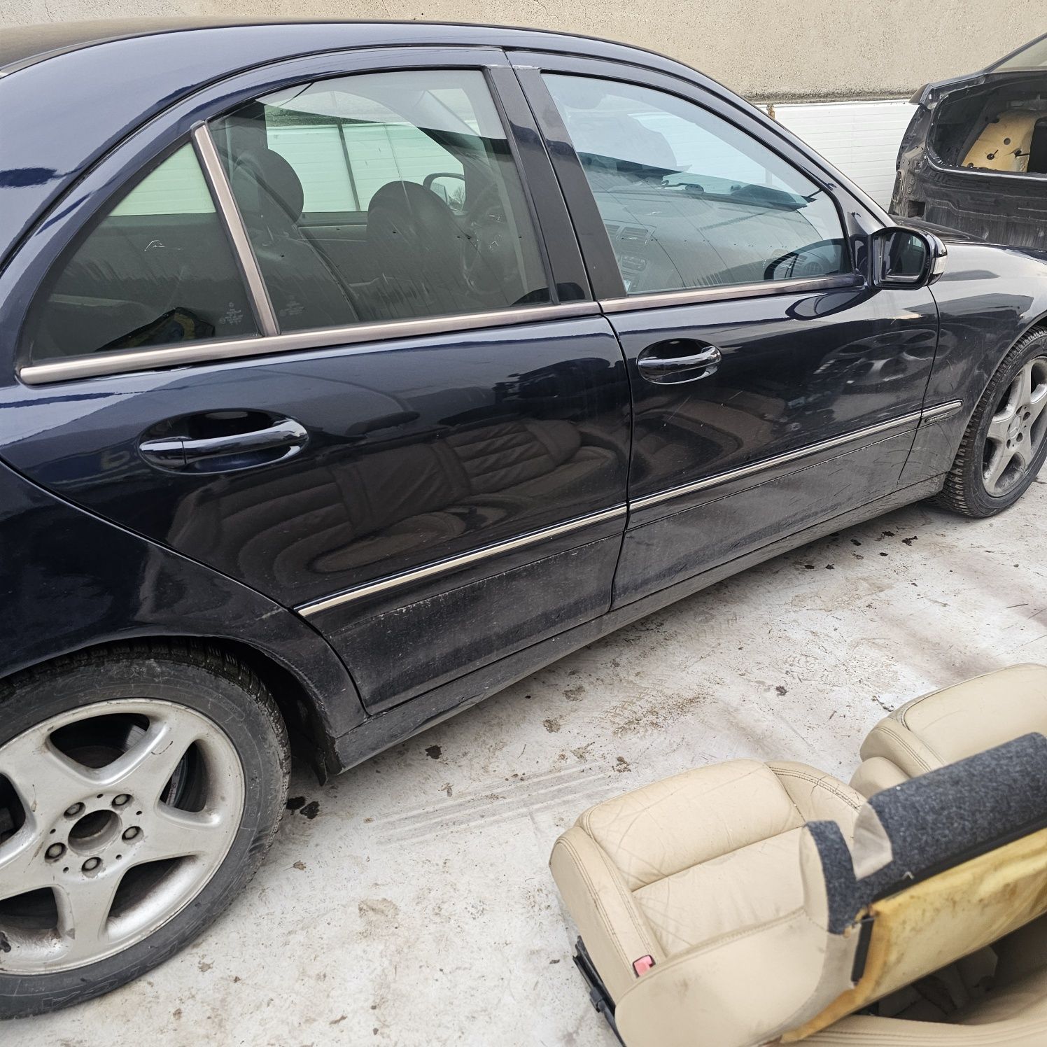 W203 мерцедес  C240  170k.s бензин.