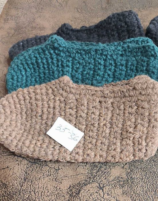 Продаются вязаные тапочки , стельки .