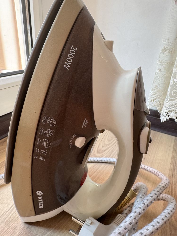Утюг Vitek 2000w почти новый
