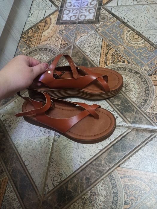 Босоножки коленные в отличном состоянии одела 1 раз