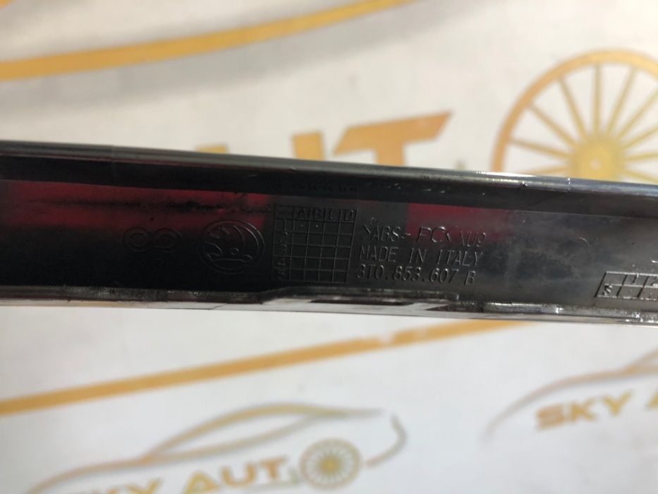 Orament crom grila radiator Skoda Superb dupa 2013 cod 3T0853607B