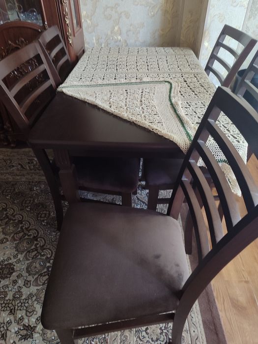 Стол со стульями