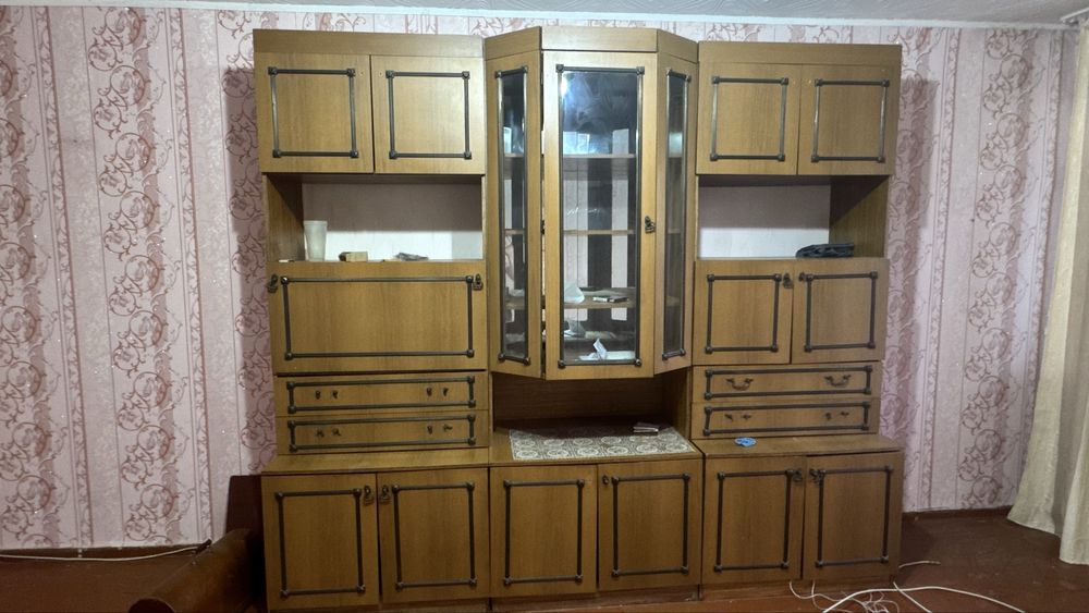 Стенка для зала( вместительная)