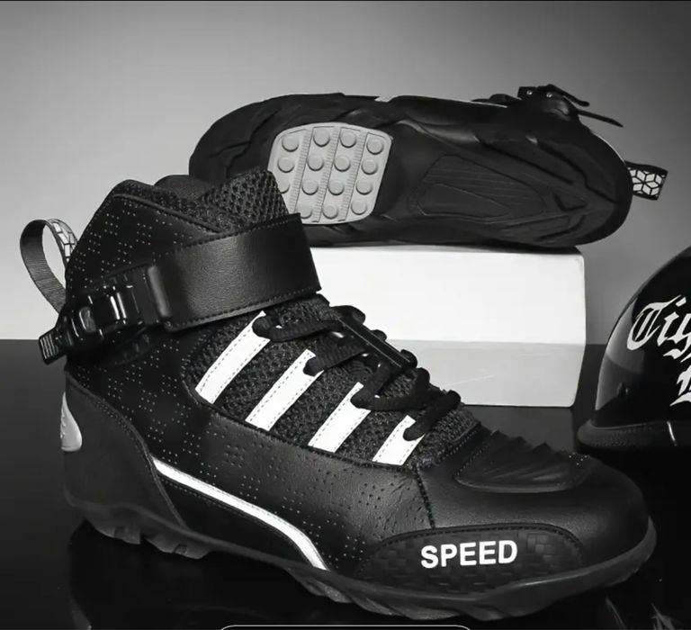 Обувки за мотор……..