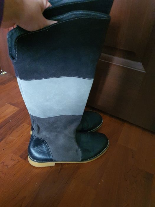 Cizme lasate din piele intoarsa