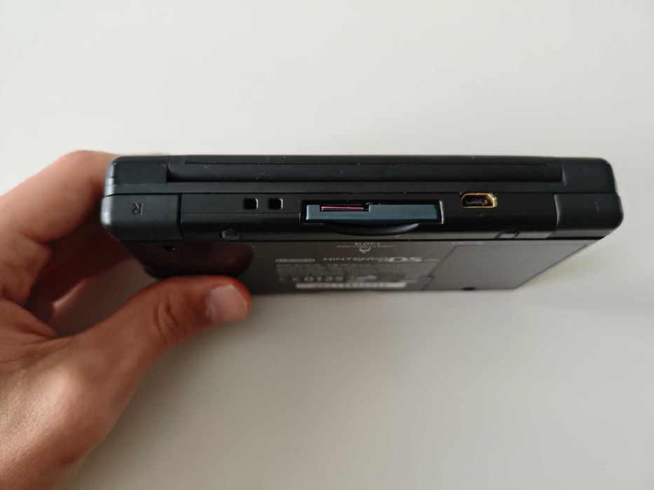 Nintendo DS Lite - качени много игри