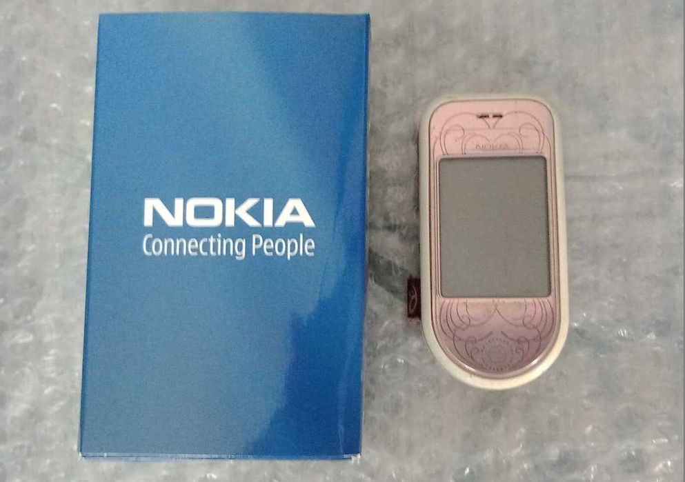 Vand Nokia 7373 Pink (roz) in stare foarte buna- ca NOU !!!