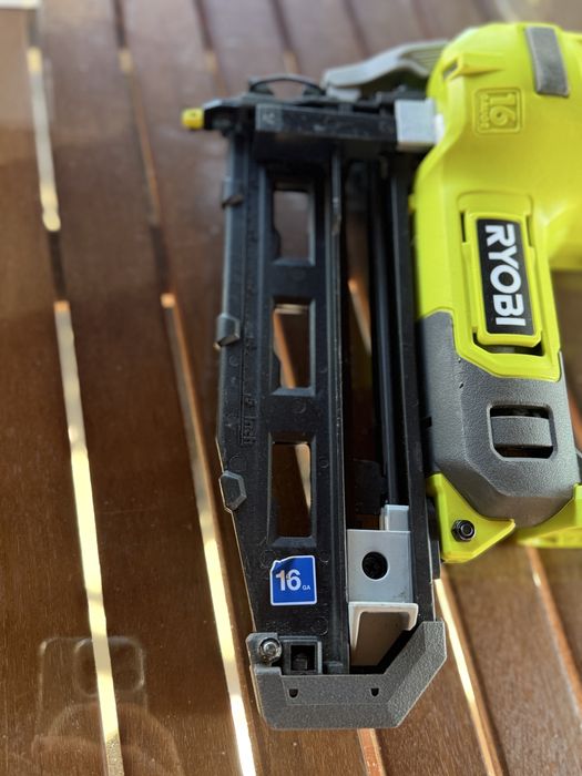 Pistol cuie 16G 18V ONE+™