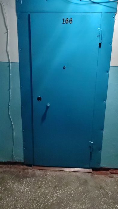 Продам входную дверь