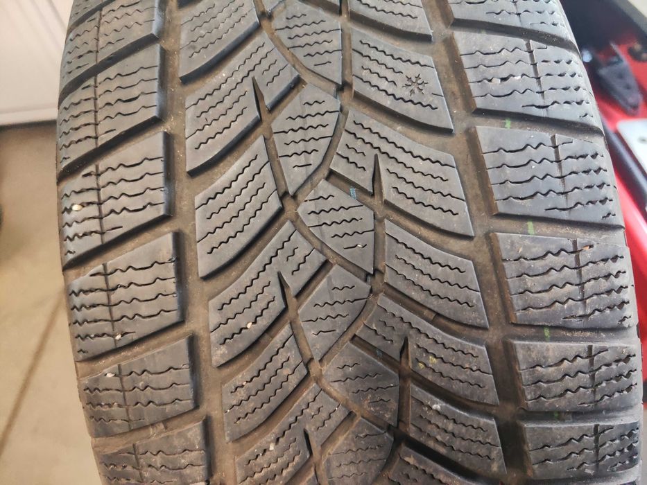 2бр.зимни гуми 235/55/17 Goodyear