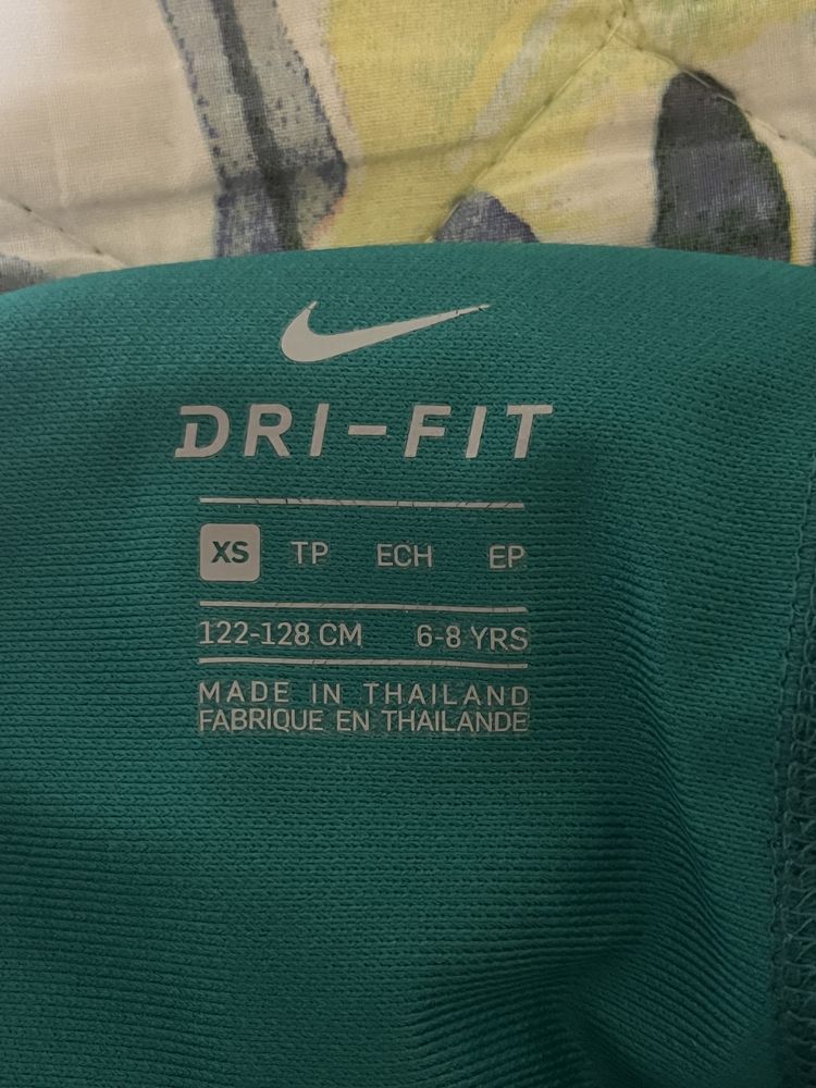 Vând șort Nike DRI-FIT!!