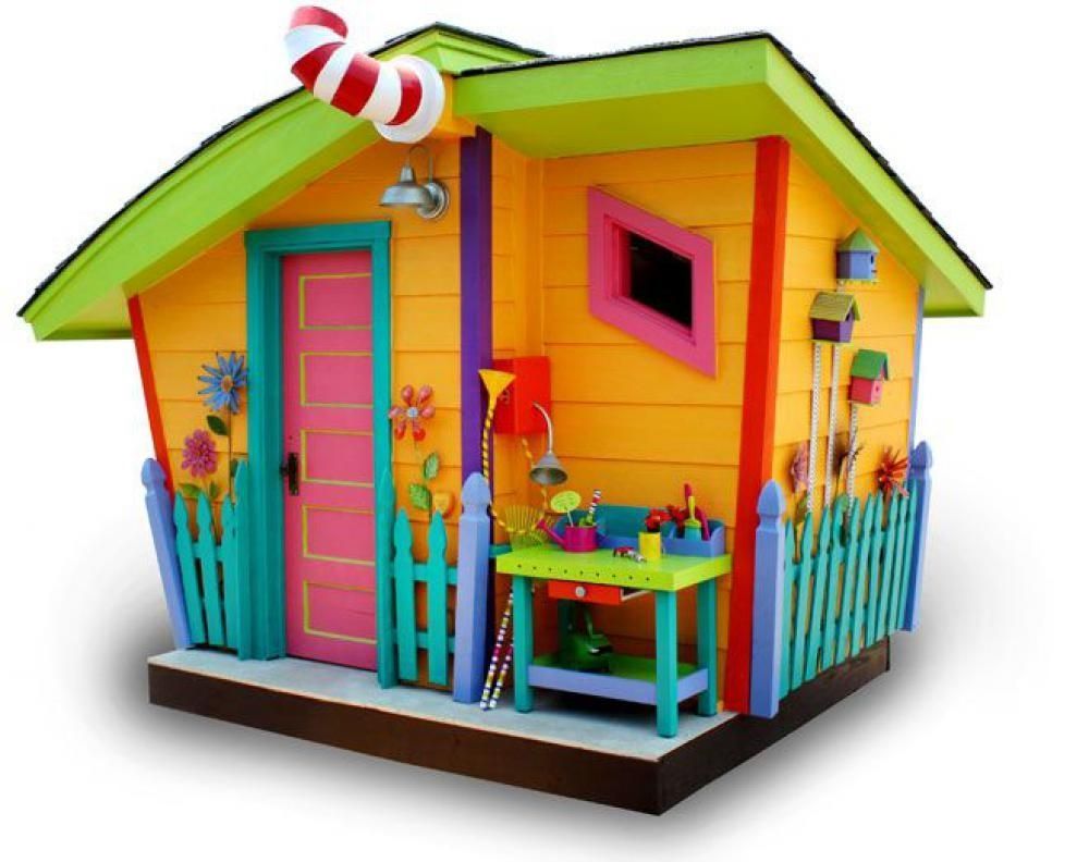 Красочный детский домик из дерева