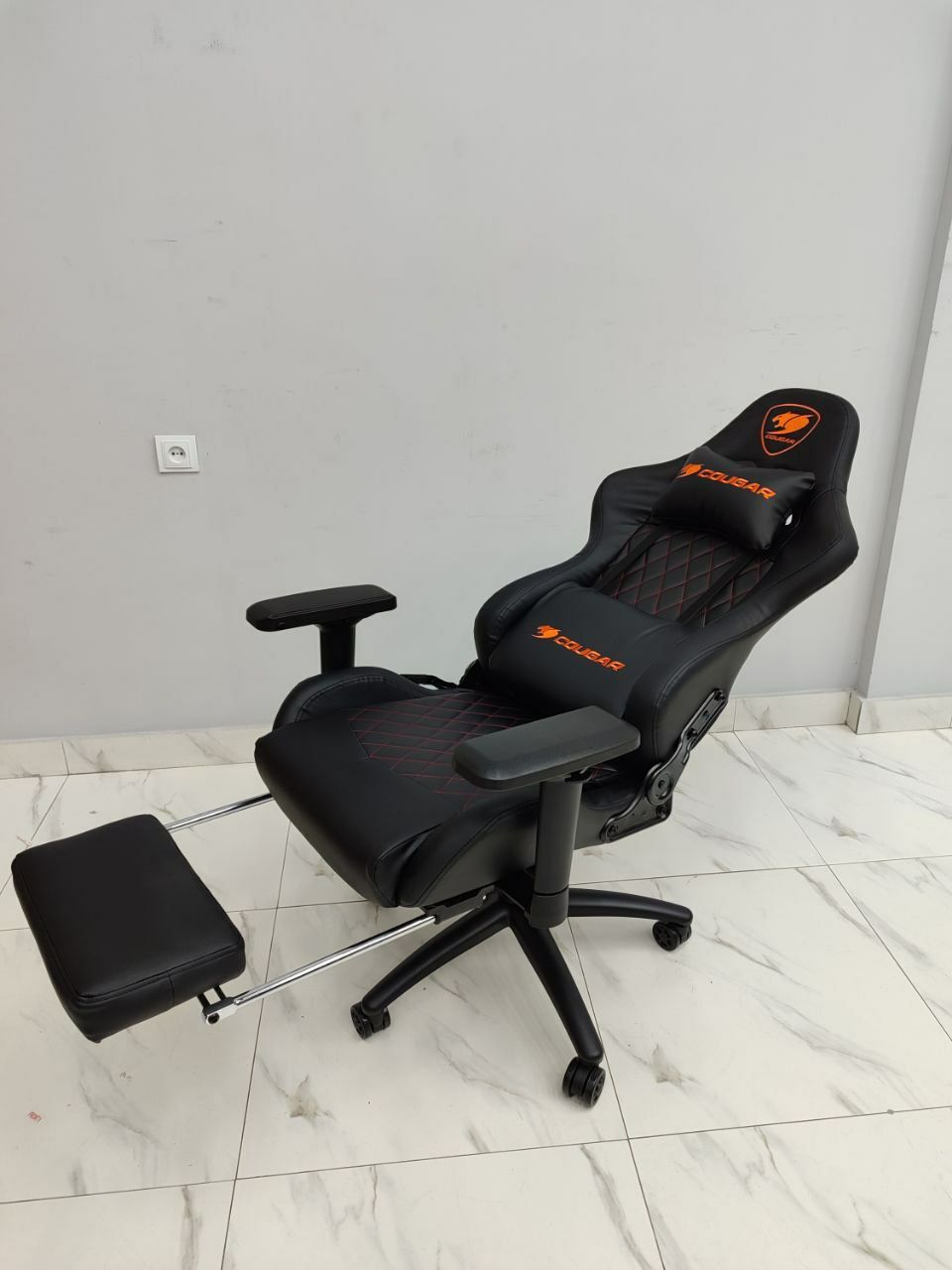 Компьютерные игровые кресла, Геймерское кресло Cougar black comfort