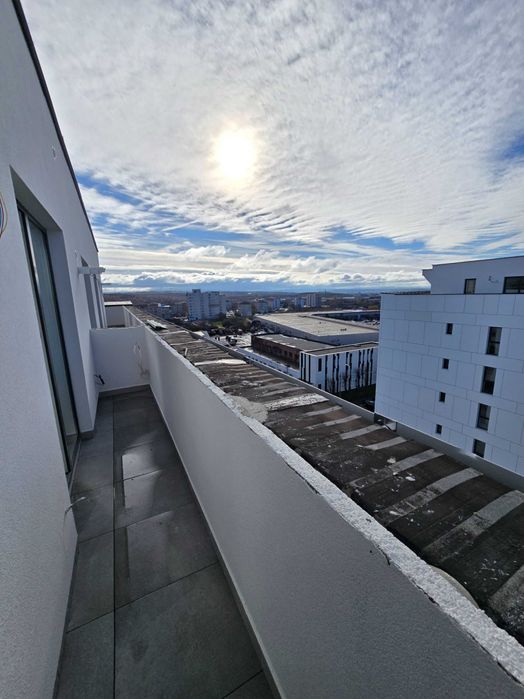 Ap. Nou, 2 camere, etaj retras cu terasa.