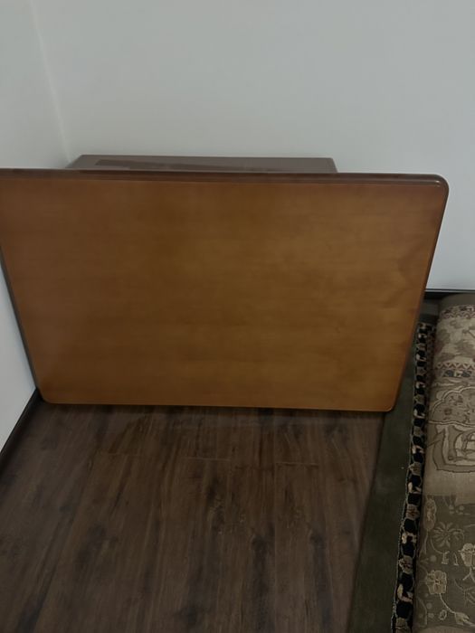 Продается стол деревянный