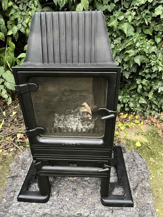 Кахлена / керамична чугунена камина