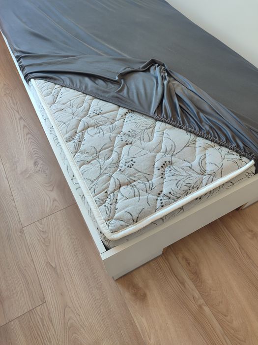 Единично легло с матрак 204\84 ,2БР.