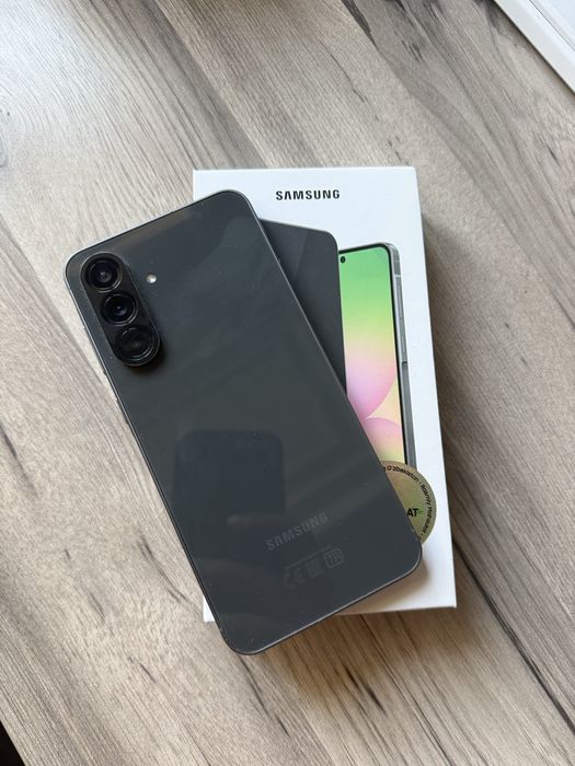 Samsung A56 sotiladi 8/128.  3 kun ishlatilgan holati yangi