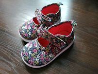 Детские кроссовки
