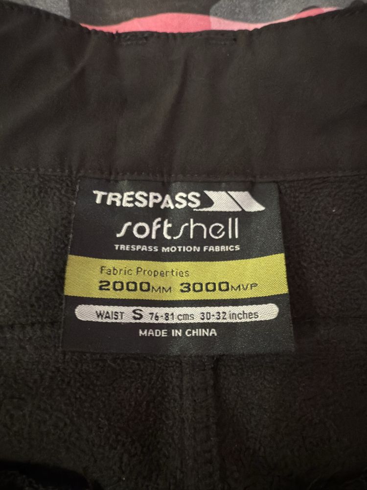 Tresspass Softshell панталони - не пропускат вода и вятър!