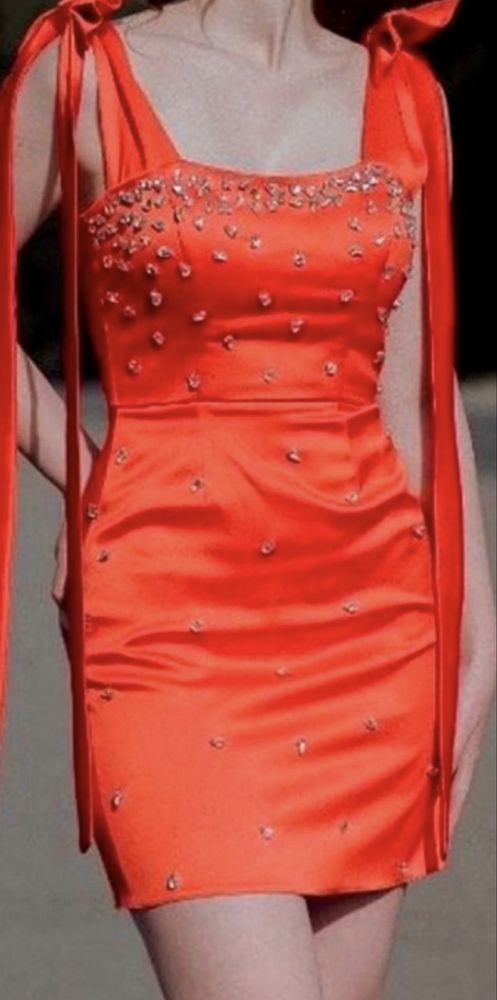 Rochie rosie pentru evenimente