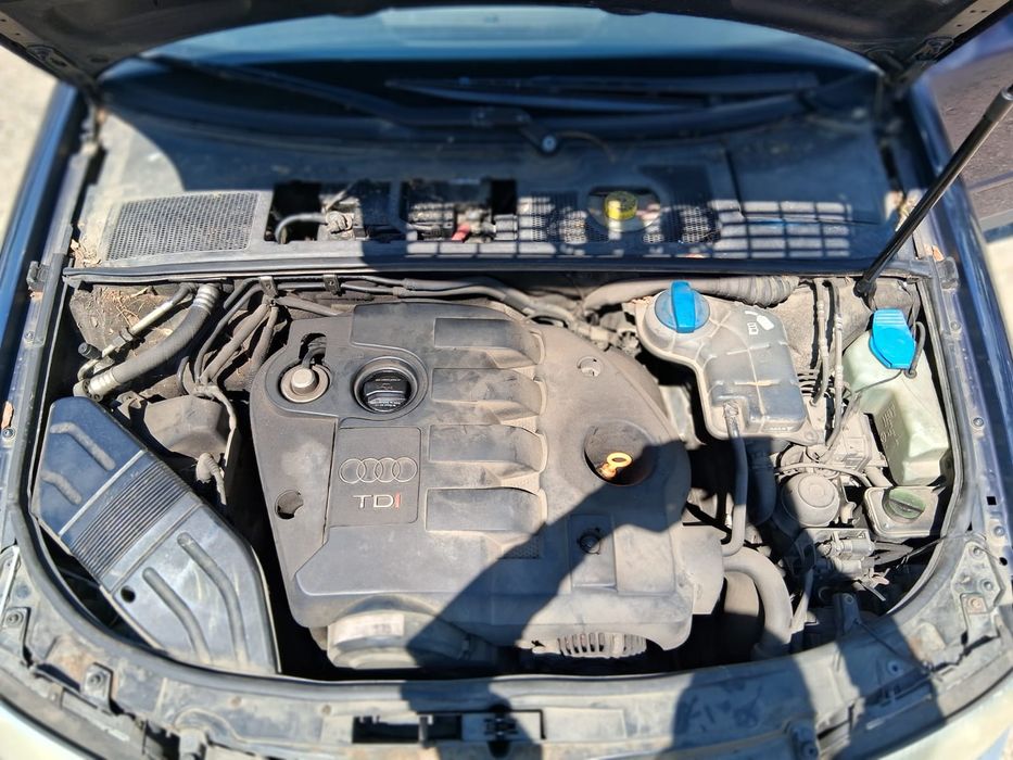 Vand motor audi a4 b6 cod motor AWX motorul se da cu proba