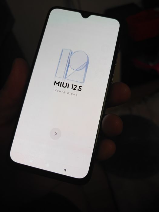 Vând sau Schimb Xiaomi Mi 9se Fisurat Ușor