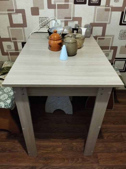 Продам обедееный  стол