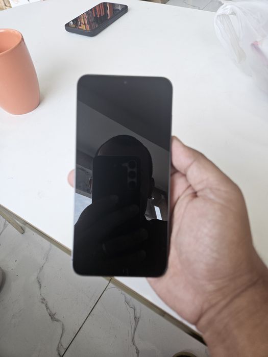 Samsung s24 plus sotiladi. 12ga 512gb