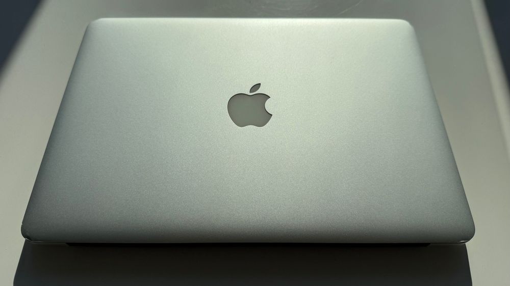 MacBook Air 13", 1.4 GHz dual-core, Intel Core i5 - нова батерия!