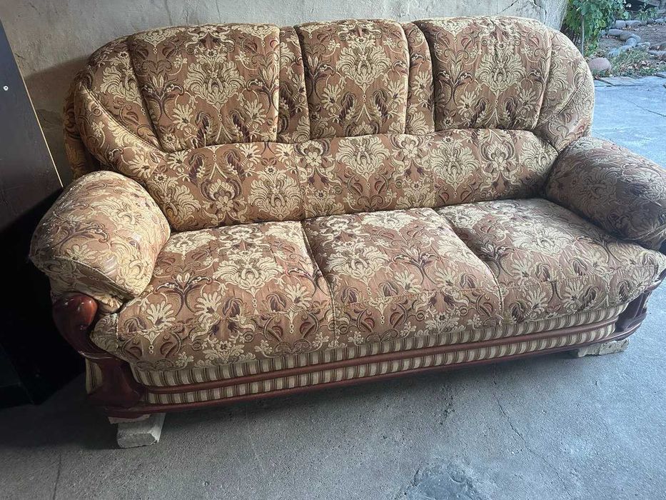 Продается качественный диван