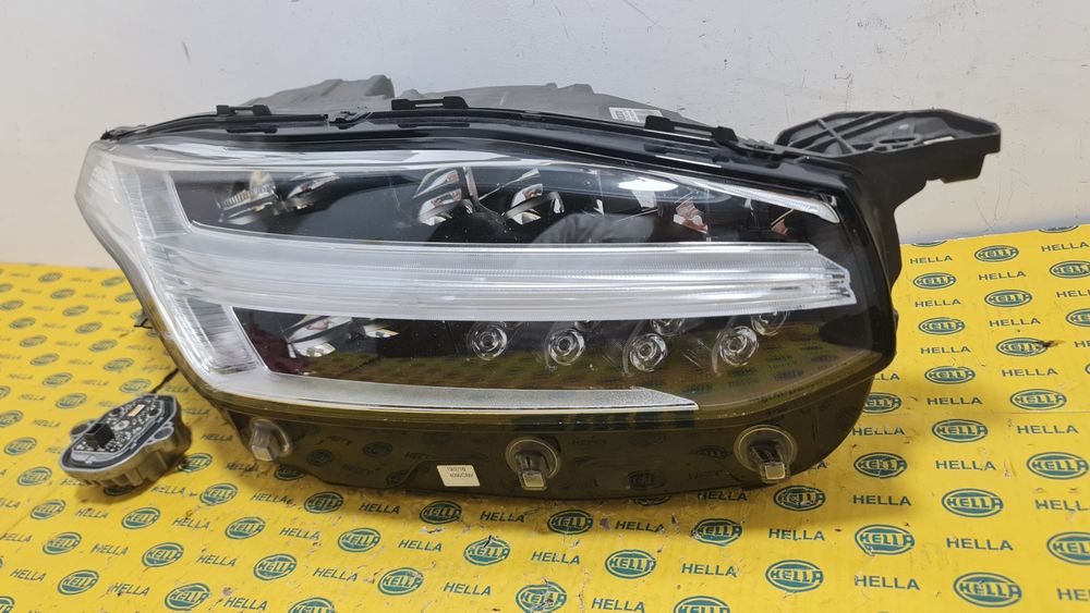 Far dreapta full led active Volvo XC90 II 31446688 modul