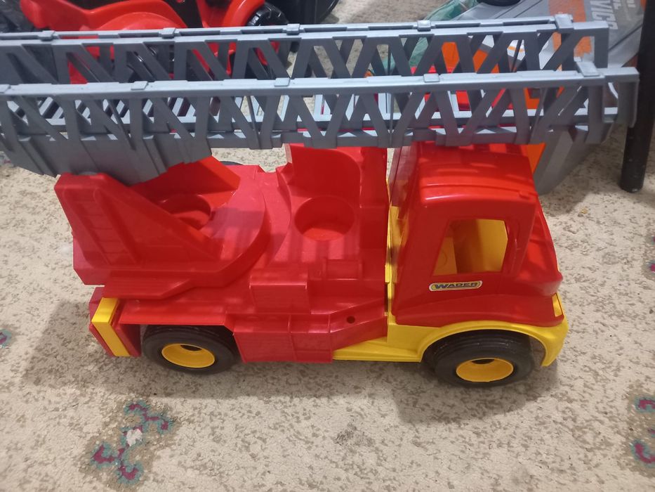 Отдам пожарную машинку