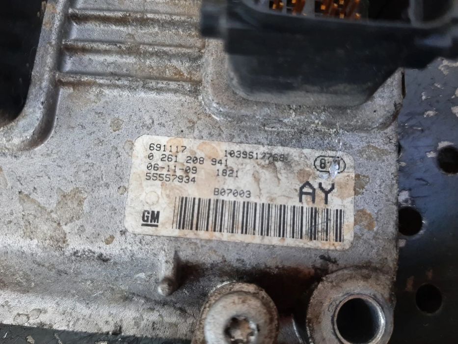 ecu calculator motor  opel corsa  d 1.4b z14xep  0261208941  55557934