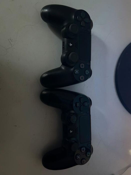 Vând controllere ps4
