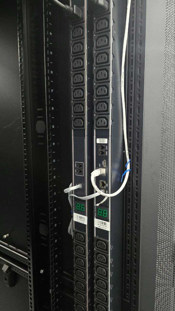 Server Technology Switched PDU 2x(24xC13) Smart PDU