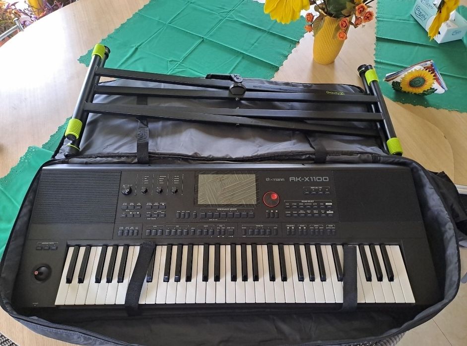 Pachet Orga Thomann AK-X1100 în stare foarte buna