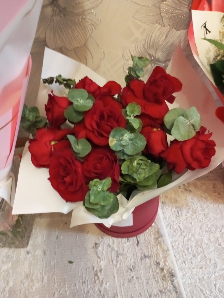 Цветов свежие разные