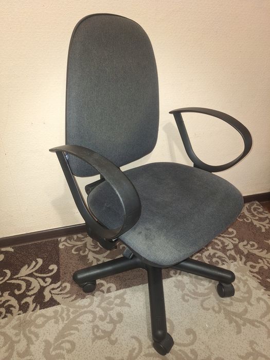 Продам стул компьютерный